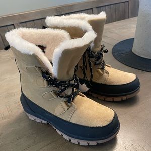 Universal Thread boots new